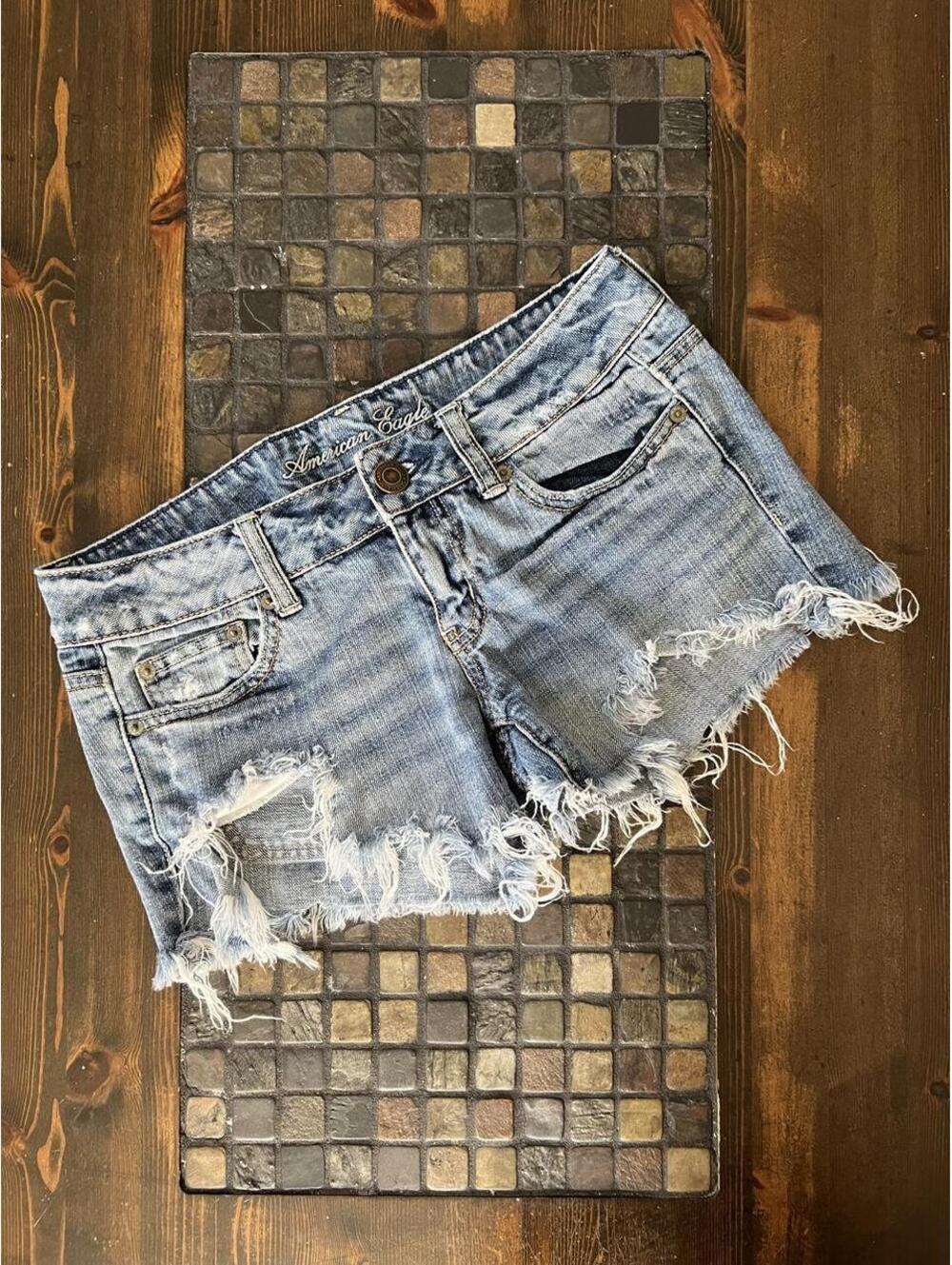 Vintage Y2K American Eagle Low Rise Distressed Micro Shorts size 2 💙